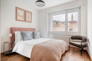 2 slaapkamers, een strijkplank/strijkijzer, wifi, beddengoed