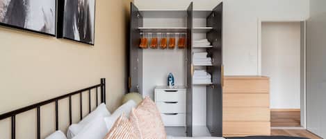 2 bedrooms, iron/ironing board, WiFi, bed sheets