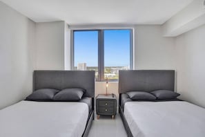 4 soveværelser, skrivebord, strygejern/strygebræt, weekendseng