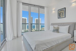 4 habitaciones, tabla de planchar con plancha, cuna de viaje y wifi