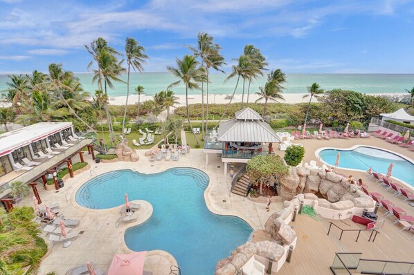 Pool - Spacious Ocean View Resort Beach Condo 601 (Miami Beach)