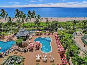 A heated pool - Cute Ocean View Condo Beach Service 1217 (Miami Beach)