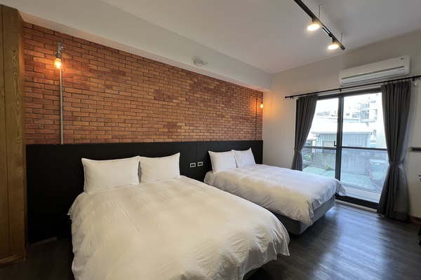 Quarto quádruplo básico | Quartos à prova de som, Wi-Fi de cortesia