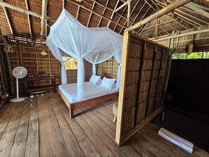 Select Comfort beds, desk, WiFi - Wai Resort - Raja Ampat  (Jerief Island)