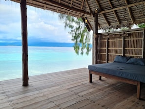 Panoramic-Bungalow, 2 Schlafzimmer, Meerblick, Strandnähe | Terrasse/Patio