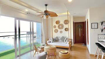 Apartment, 3 Bedrooms | Hypo-allergenic bedding, minibar, individually decorated