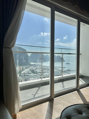 Căn hộ, quang cảnh biển | Bộ đồ giường kháng dị ứng, minibar, trang trí khác biệt