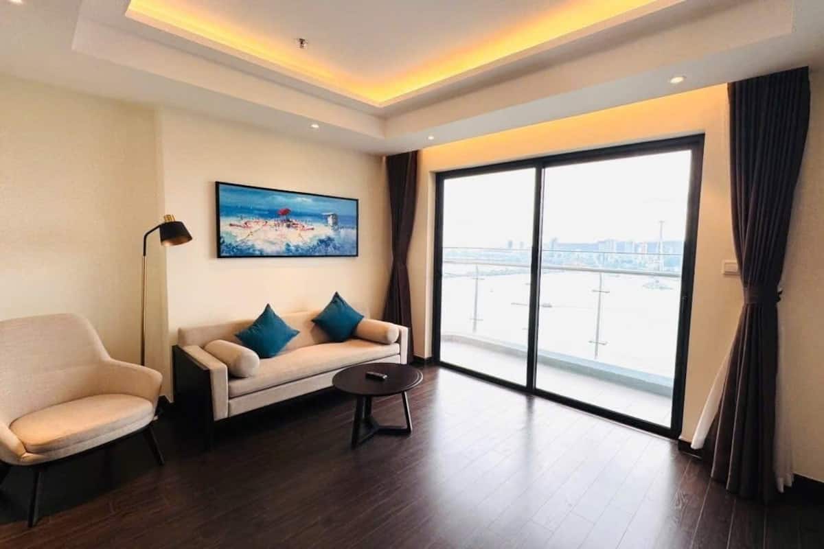 Basic Apartment | Living area