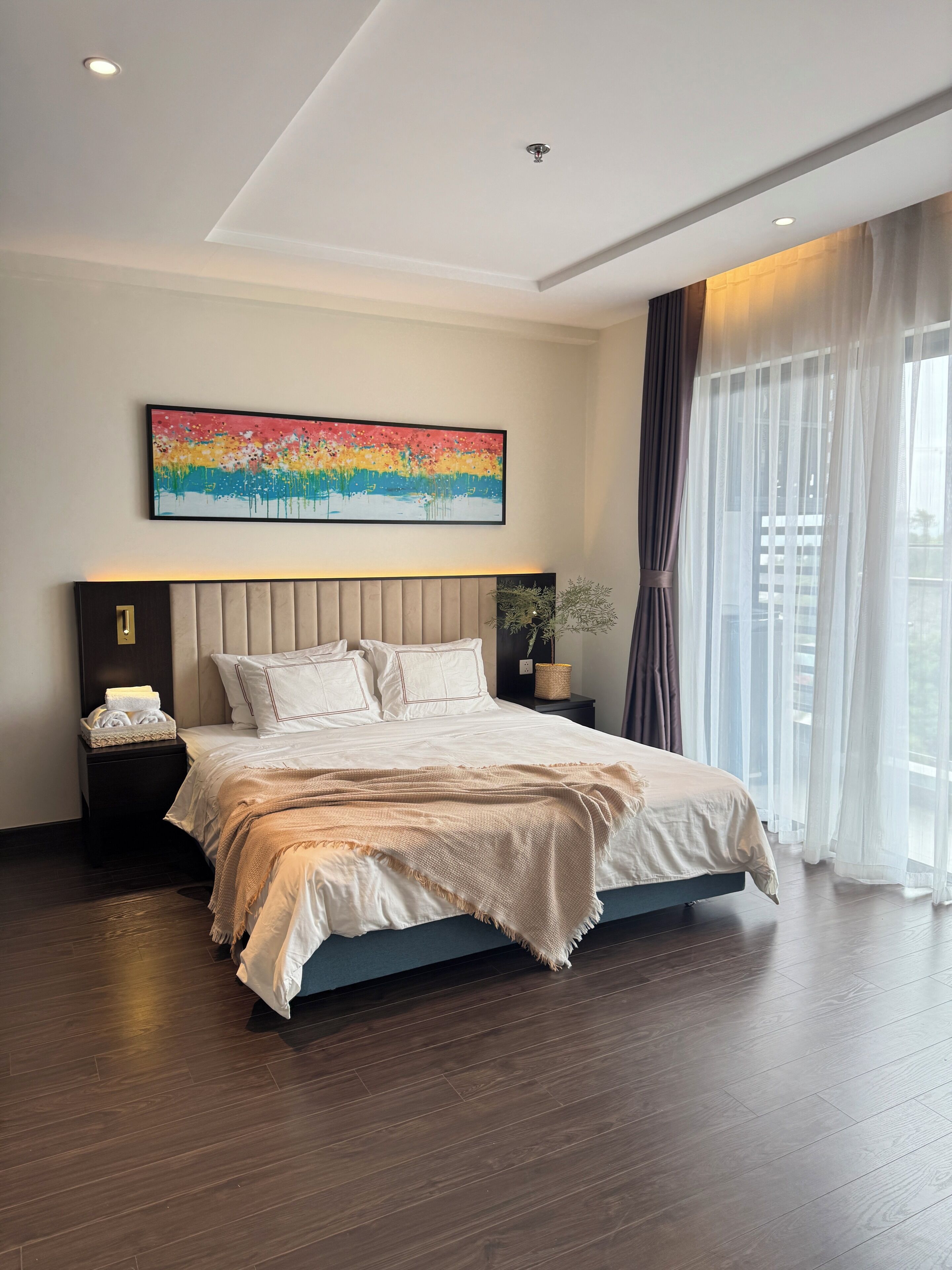 Ropa de cama hipoalergénica, minibar y decoración personalizada 
