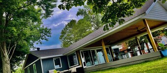 Newly Renovated Waterfront Cottage Lake St. Clair