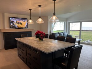 Dining - Newly Renovated Waterfront Cottage Lake St. Clair (Pointe aux Roches)