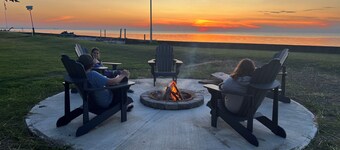 Newly Renovated Waterfront Cottage Lake St. Clair