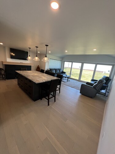 Newly Renovated Waterfront Cottage Lake St. Clair