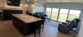 Newly Renovated Waterfront Cottage Lake St. Clair