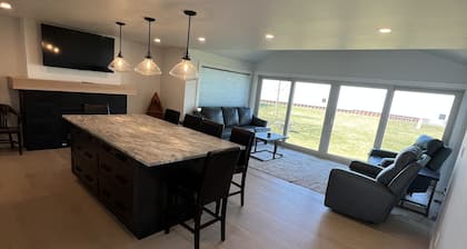 Newly Renovated Waterfront Cottage Lake St. Clair