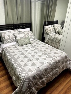 2 Schlafzimmer, Schreibtisch, Bügeleisen/Bügelbrett, WLAN