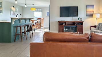 TV, fireplace