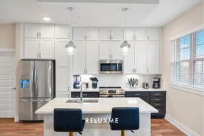 Fridge, microwave, oven, stovetop - Reluxme|Uptown 2BR w/ Hot Tub, Gym, Pools & Views (Charlotte)