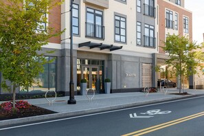 Exterior - Luxe Newton 2BR w/ W/D, nr Dining & Shopping, by Blueground (Boston)
