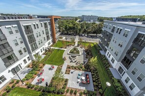 Exterior - Open Burlington 1BR w/ Gym & W/D, nr Dining & Shops, by Blueground (Boston)