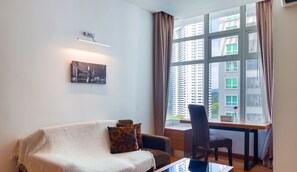 Grand Twin Room | Living area | 40-inch flat-screen TV with cable channels, Netflix, streaming services - Dua Sentral KL Sentral (Kuala Lumpur)