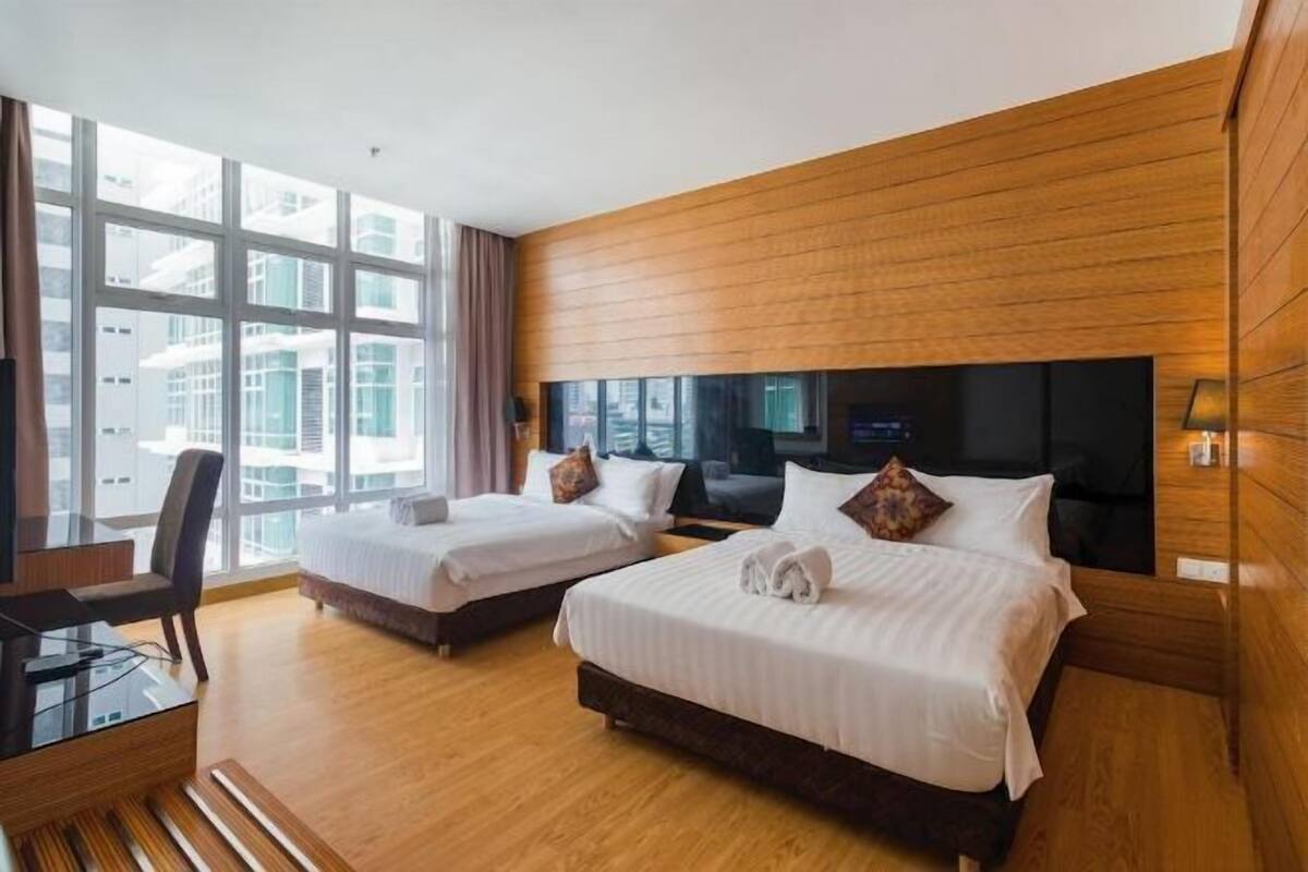 1 bedroom, premium bedding, desk, laptop workspace