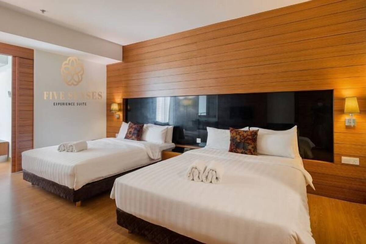 1 bedroom, premium bedding, desk, laptop workspace