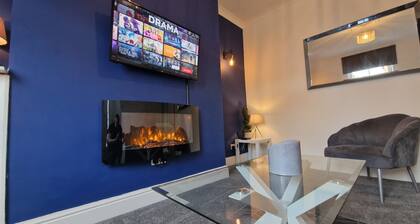 2-Bed Home - Sleeps 4, Parking & Garden