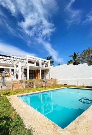 Superior Room | Terrace/patio - Villa Brisamar (Puerto Escondido)