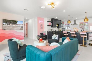 Smart TV, ping pong - Blushing Señorita 6BR 8Bed Pool82° HotTub102° (Scottsdale)