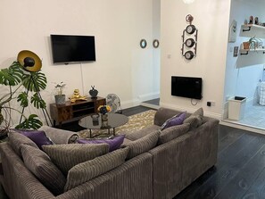 TV - 2 Bedroom Flat - Sleeps 4 - near Shoreditch (London)