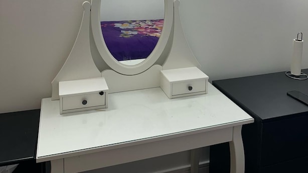 A vanity with a mirror, two drawers, and a black desk with a lamp. - Captivating 1-Bed Apartment in London (London)