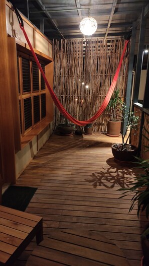 Interior - Modern Sustainable Surf Shack - La Saladita (Los Llanos de Temalhuacán)