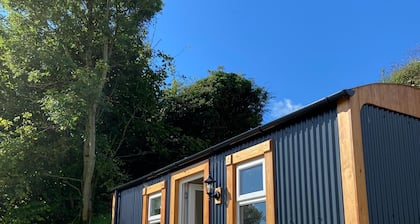 1 Bed Shepherds Hut-Sleeps 2-Free Parking-Mtn View