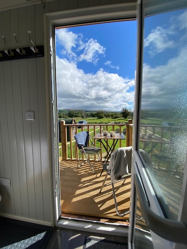 1 Bed Shepherds Hut-Sleeps 2-Free Parking-Mtn View