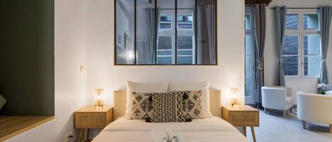 Strykjärn/strykbräda, resesäng, wi-fi och sängkläder