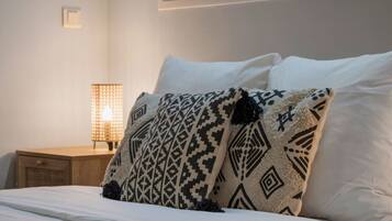 Iron/ironing board, travel crib, WiFi, bed sheets