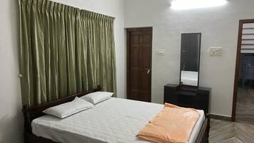 4 slaapkamers, een strijkplank/strijkijzer, wifi, beddengoed