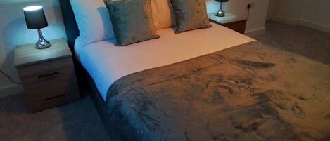 1 Schlafzimmer, Schreibtisch, Bügeleisen/Bügelbrett, kostenloses WLAN