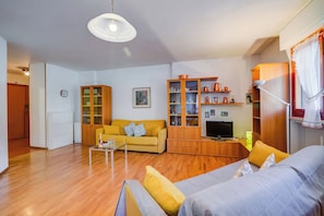 Living room - Snow White near Slopes of Campo Smith, Bardonecchia, Italy (Bardonecchia)