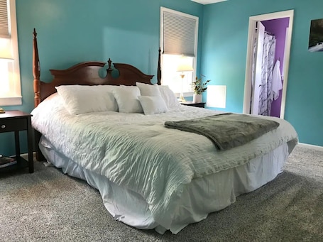 3 室のベッドルーム、アイロン / アイロン台、旅行用ベビーベッド、WiFi (無料). Spacious 3 Bedroom in Downtown Danville: Welcome to 4th Street Retreat