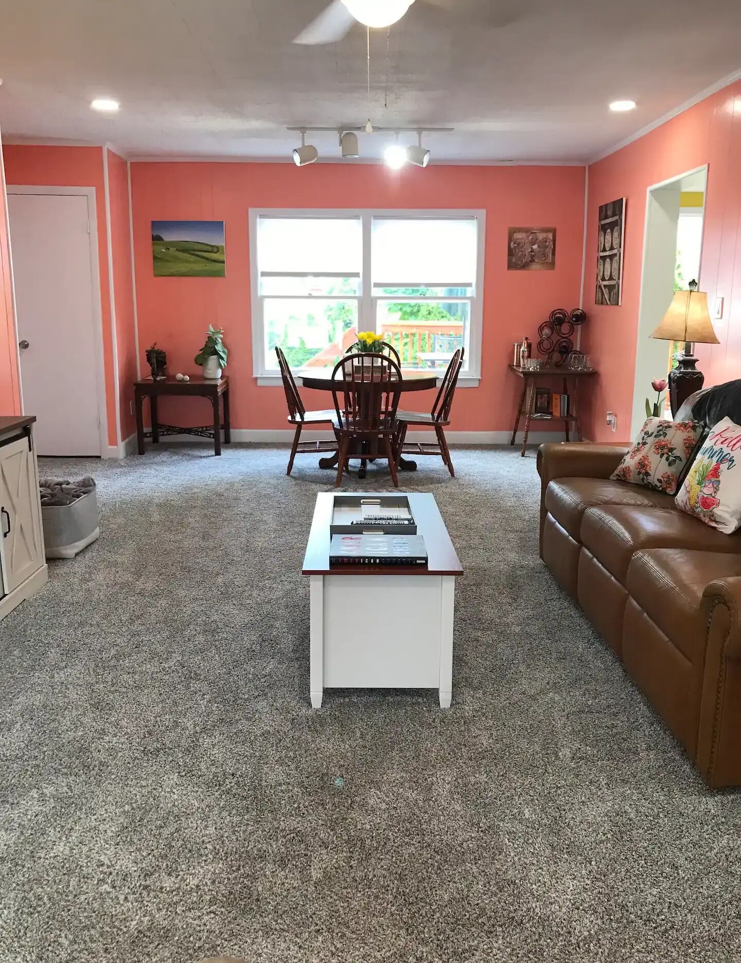 Smart-TV, Kamin, Videospiele, DVD-Player