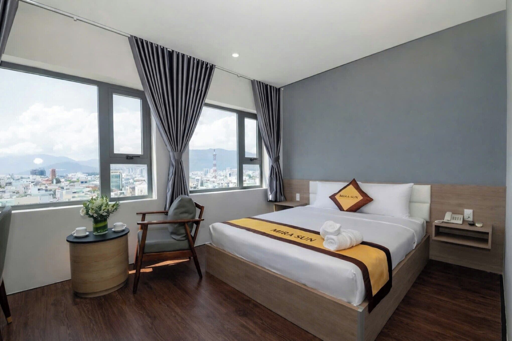 Premium bedding, minibar, desk, soundproofing