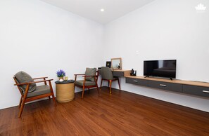 Superior Room, 1 Queen Bed | Room amenity - Cali Hotel Quy Nhon (Quy Nhon)