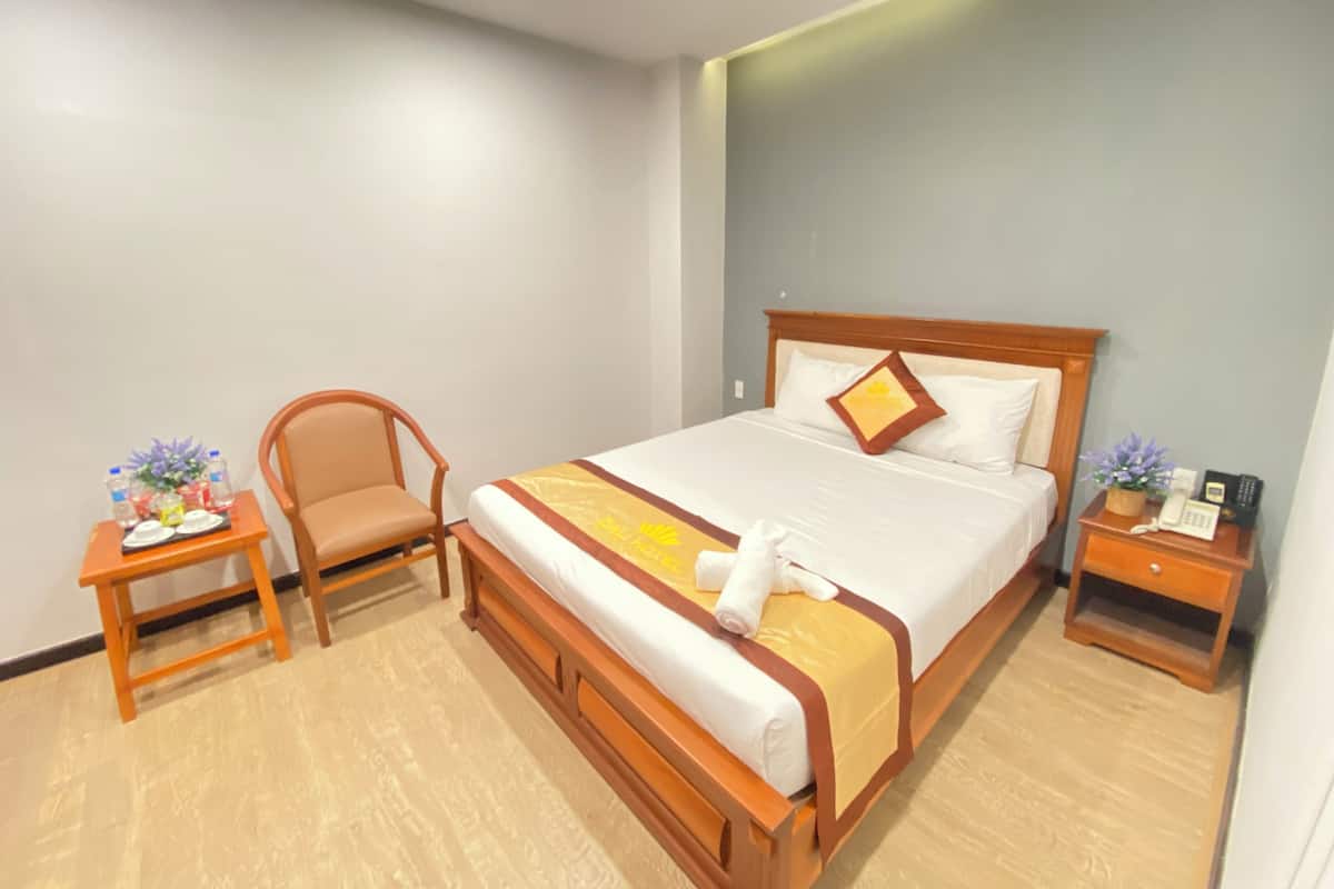 Standaard kamer, 1 queensize bed | Luxe beddengoed, bedden met traagschuimmatras, een minibar, een bureau