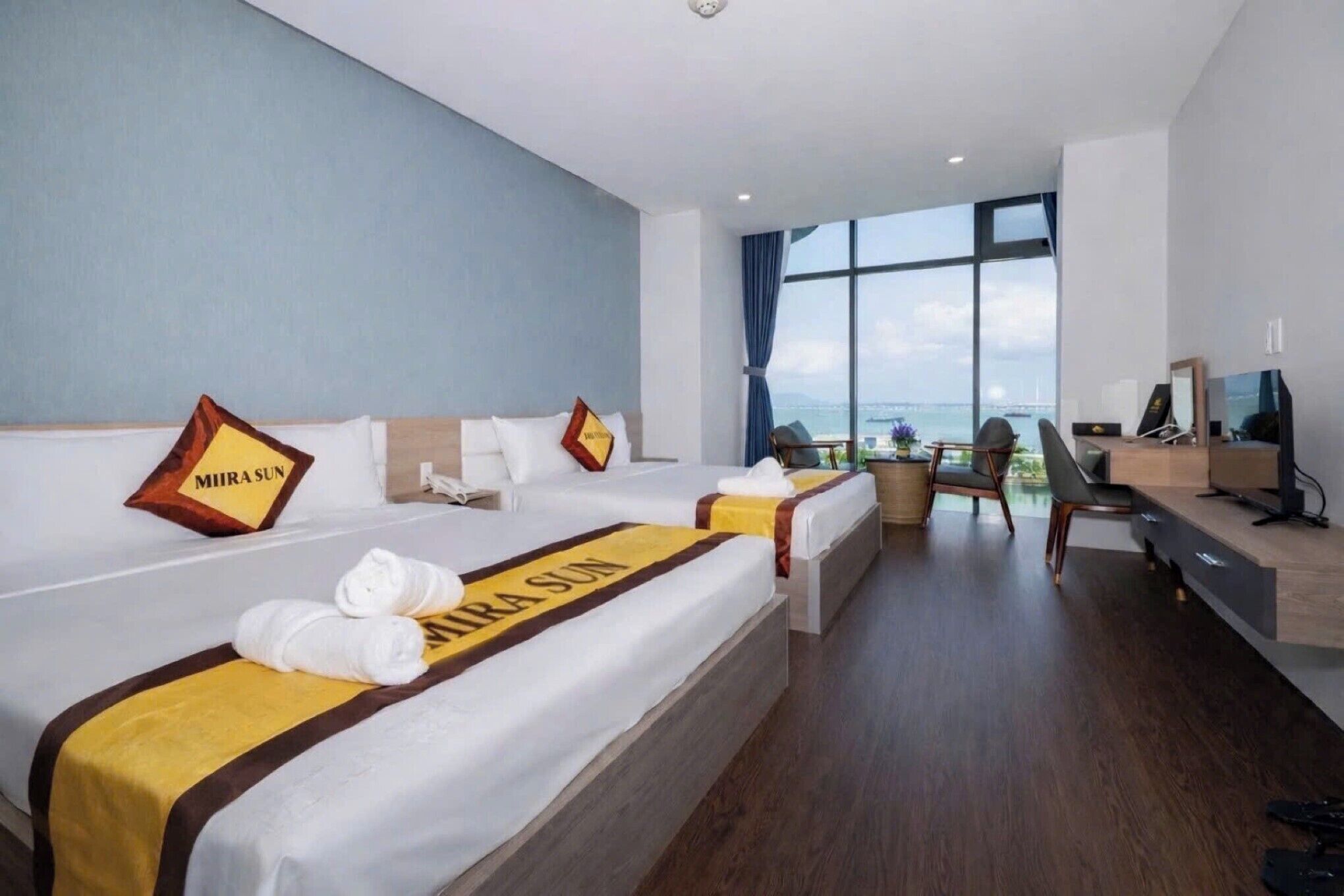 Premium bedding, minibar, desk, soundproofing