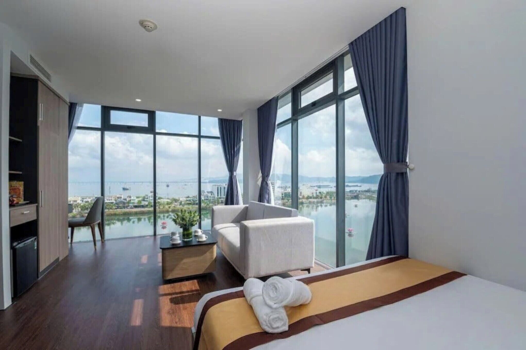Suite, Sea View | Premium bedding, minibar, desk, soundproofing