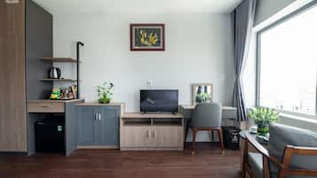 Lúxusherbergi - borgarsýn | Rúmföt af bestu gerð, rúm með memory foam dýnum, míníbar, skrifborð