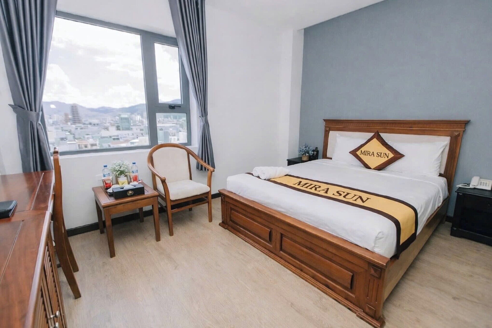 Premium bedding, minibar, desk, soundproofing