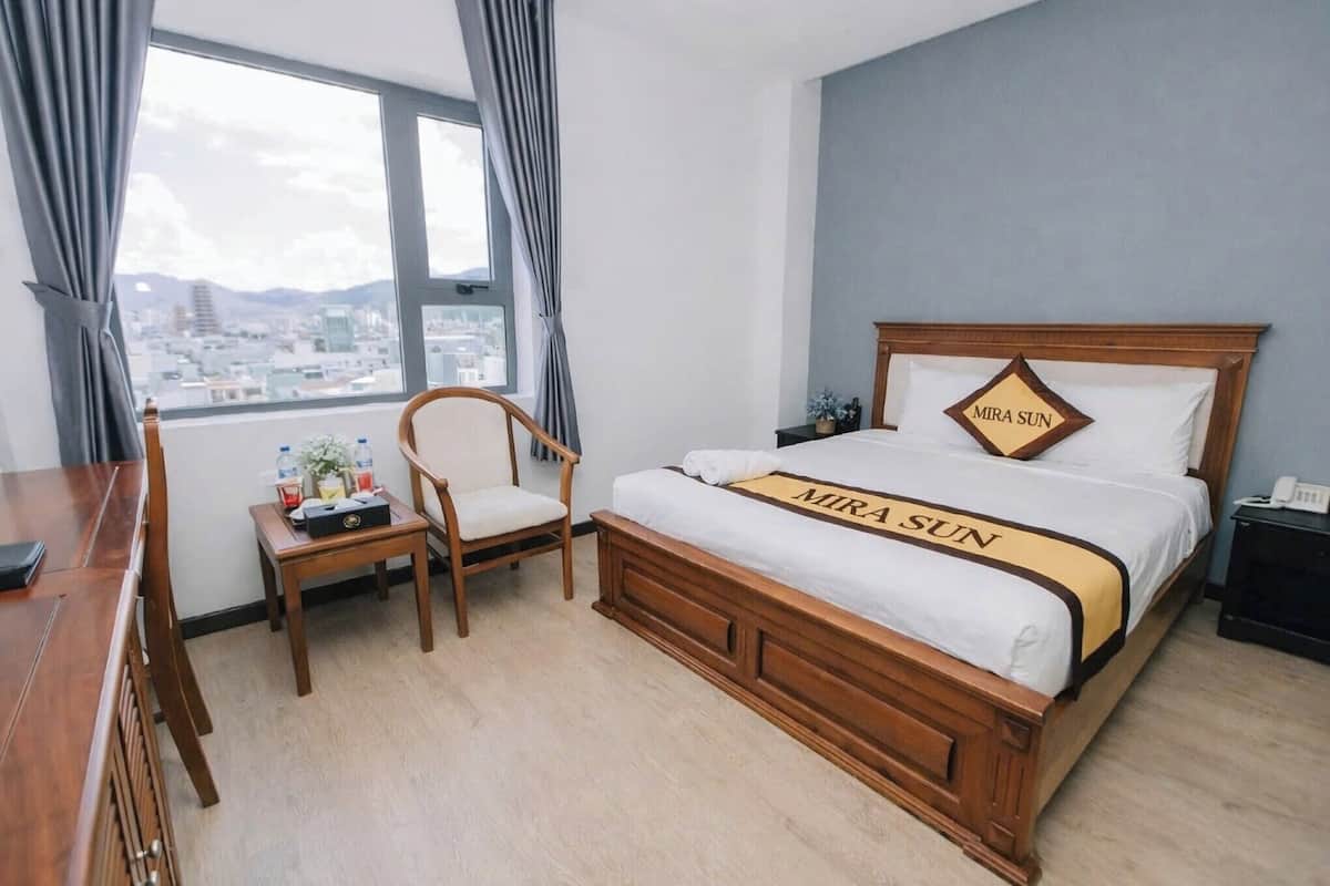 Premium bedding, minibar, desk, soundproofing